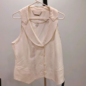 White vest nice lapel details